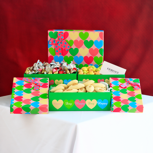 Torre deliciosa con galletas, almendras confitadas y chocolates