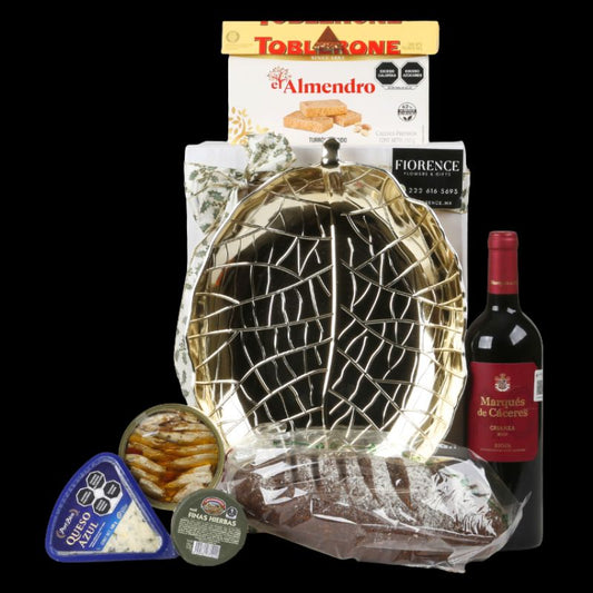 Marqués de Cáceres Red Christmas Gift Wine with a Variety of Gourmet Products