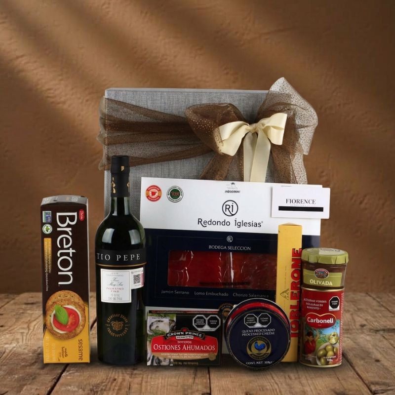 Caja de Regalo con Jerez Español Tio Pepe Palomino Fino y Charcutería