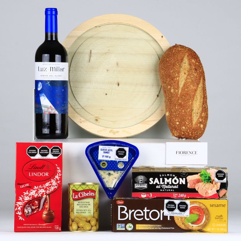 Regalo Gourmet con Tabla para quesos, Vino Tinto y Más