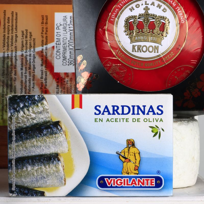 Regalo Gourmet con Queso, Pan y Vino Tinto