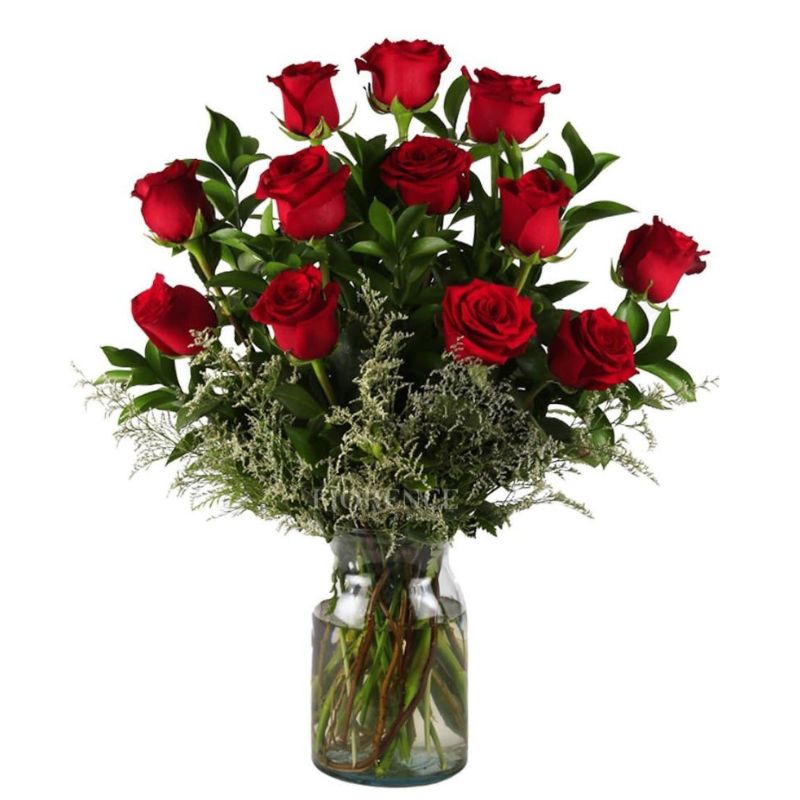 12 rosas en florero