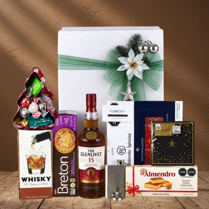 Caja Navideña de Regalo Gourmet con Whisky The Glenlivet 15 y Charcutería Española