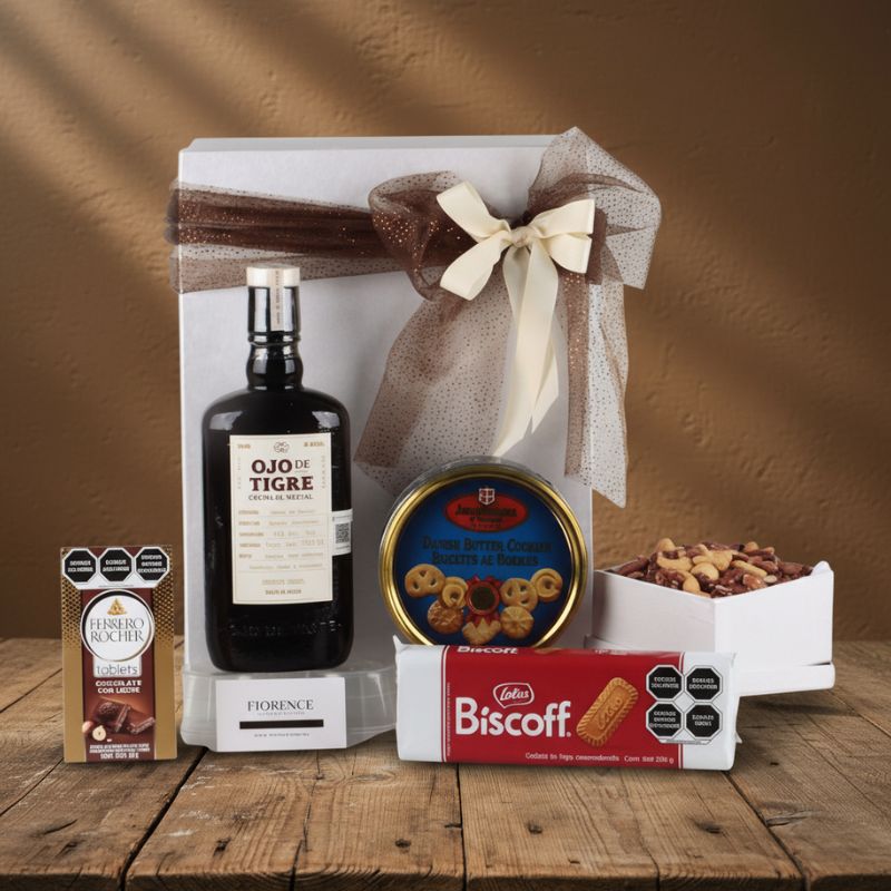 Luxury Box Mezcal Ojo de Tigre with Sweet Selection and Dried Fruits
