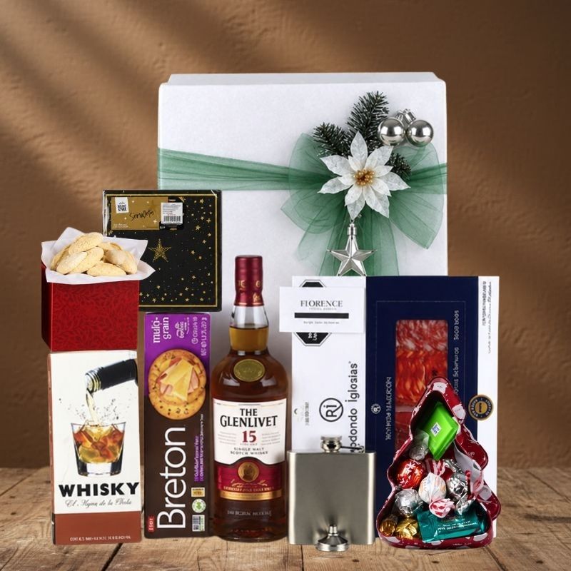 Caja Navideña de Regalo Gourmet con Whisky The Glenlivet 15 y Charcutería Española