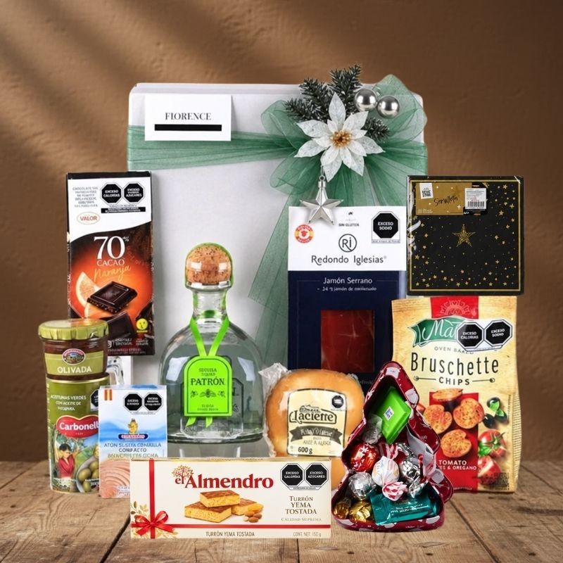 Caja Navideña Gourmet con Tequila Patrón Silver Cristalino y Botanas Premium