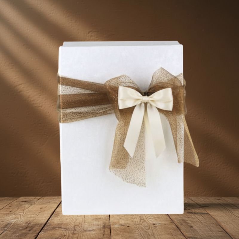 Gift with Italian Disaronno Liqueur  and Cookies