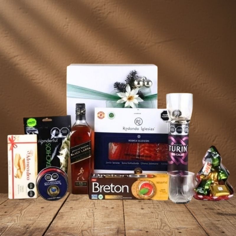 Caja de Regalo Navideña Johnnie Walker Black Label | Queso & Botanas Gourmet