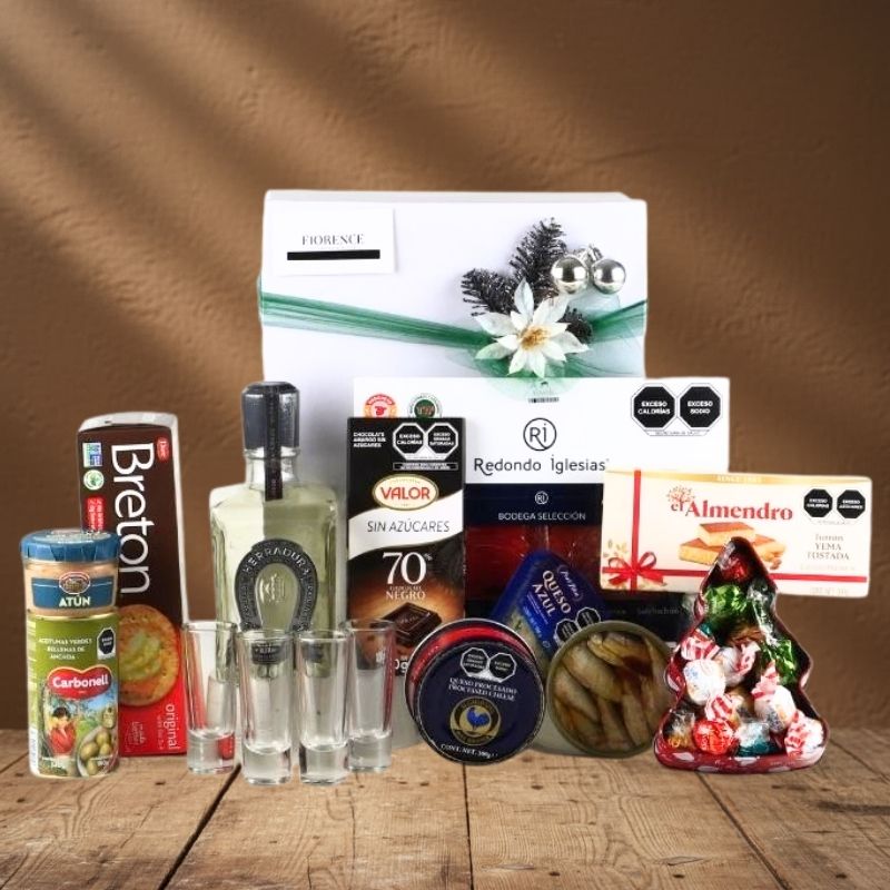 Caja Navideña Gourmet con Tequila Herradura Añejo Cristalino y Charcutería Premium