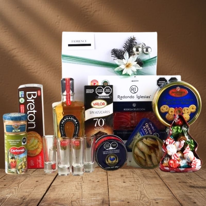 Caja Navideña Gourmet con Tequila Herradura Reposado y Charcutería Premium