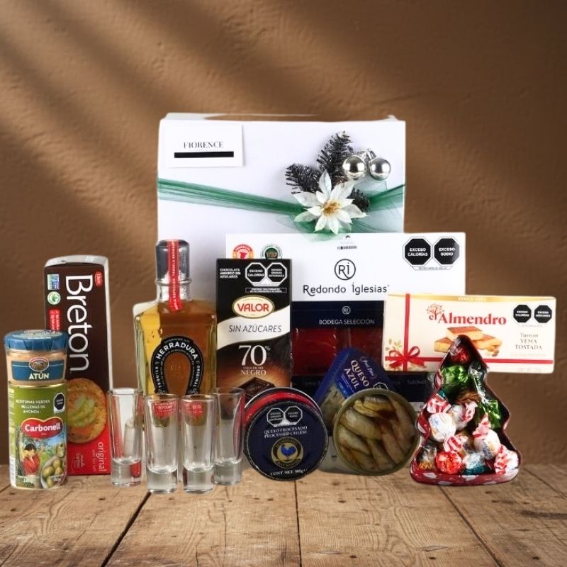 Caja Navideña Gourmet con Tequila Herradura Reposado y Charcutería Premium