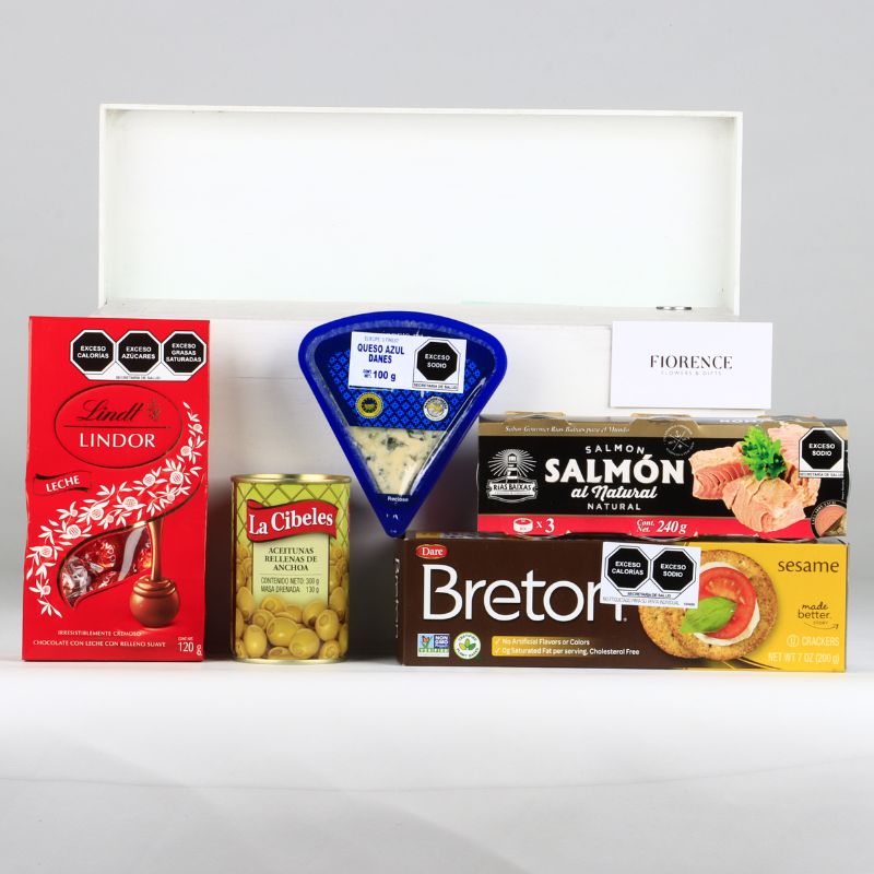 Regalo Gourmet con Tabla para quesos, Vino Tinto y Más