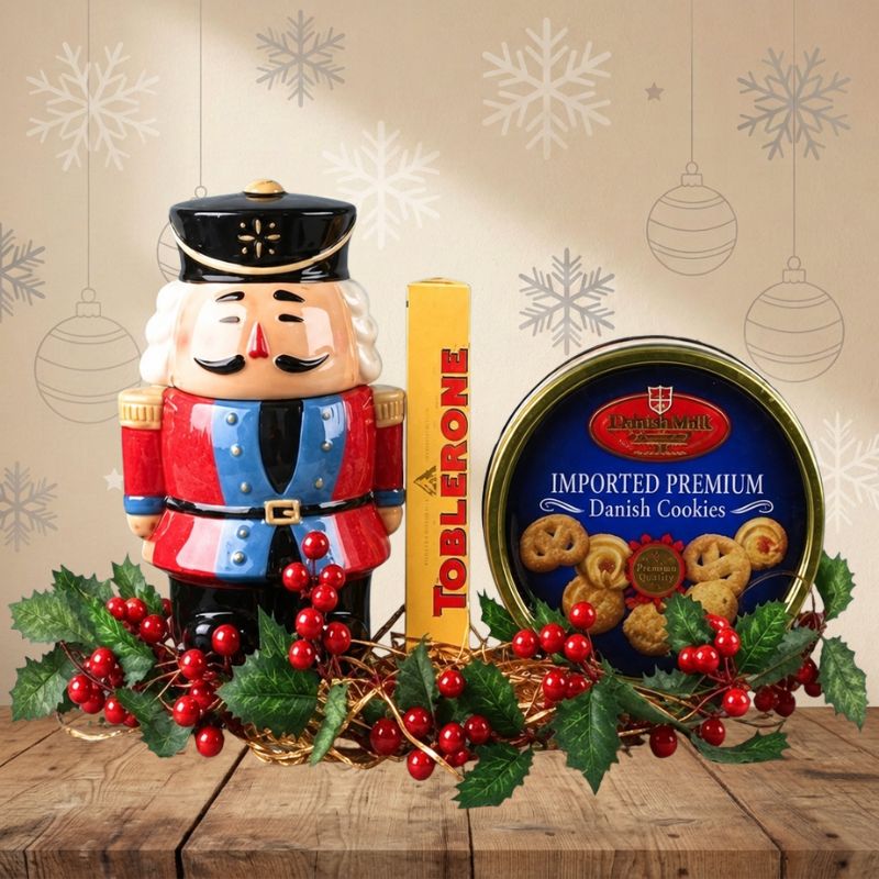 "Cascanueces Navideño" Galletero de Cerámica con Galletas y Chocolates