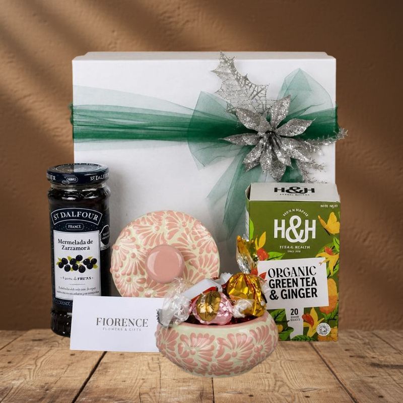 Dulce Detalle Navideño | Regalo Gourmet con Té, Mermelada y Alhajero de Talavera