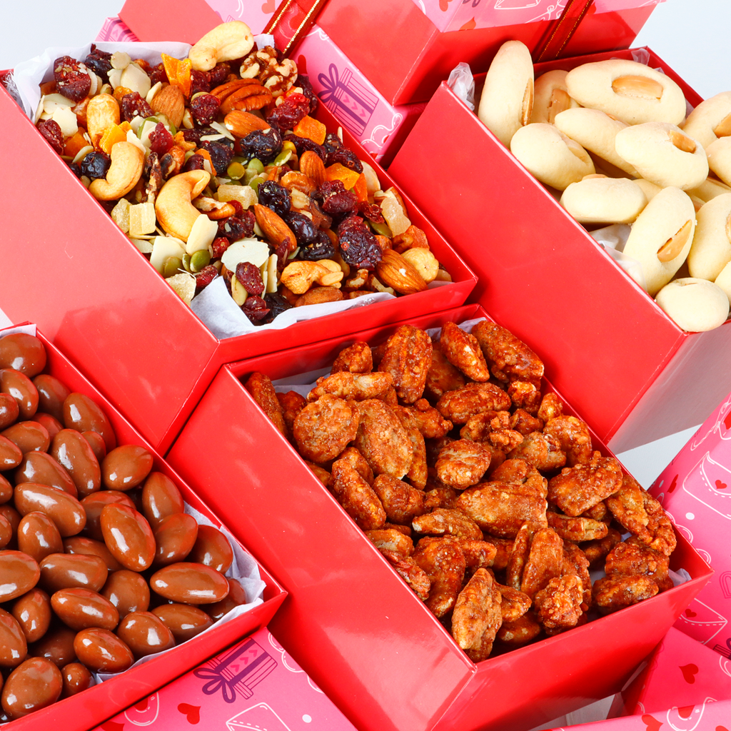 Torre de Regalo con Almendras cubiertas de Chocolate, Frutos Mixtos y Más