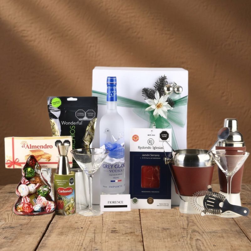 Increíble Regalo Navideño con Vodka Francés Grey Goose, Juego de Coctelería y Selección Gourmet