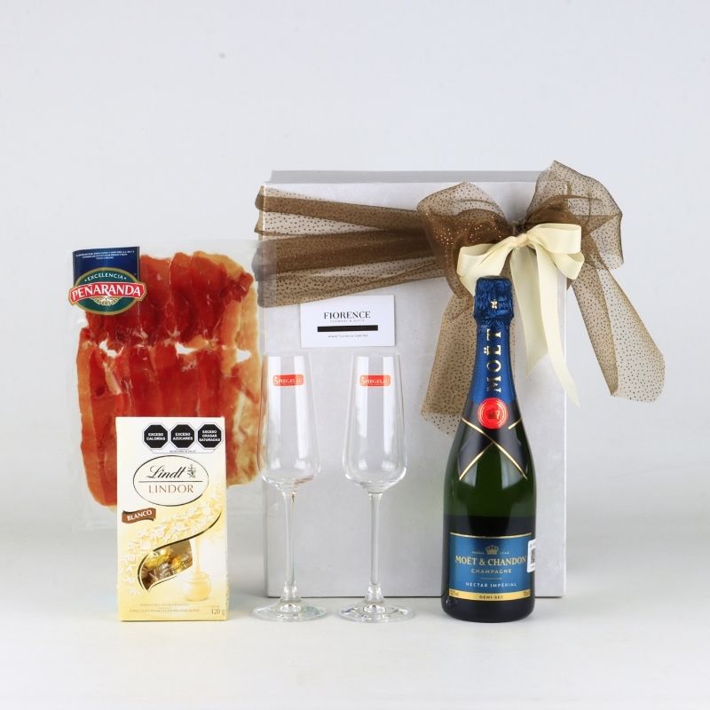 "Champagne & Serrano" Luxury Gift Box: Moët & Chandon Imperial Nectar & Premium Pairing