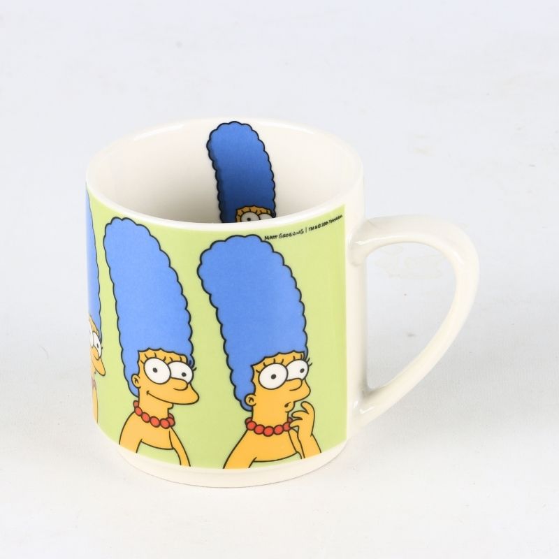 Candy Bouquet "Los Simpsons": Taza de Colección y Selección de Dulces.